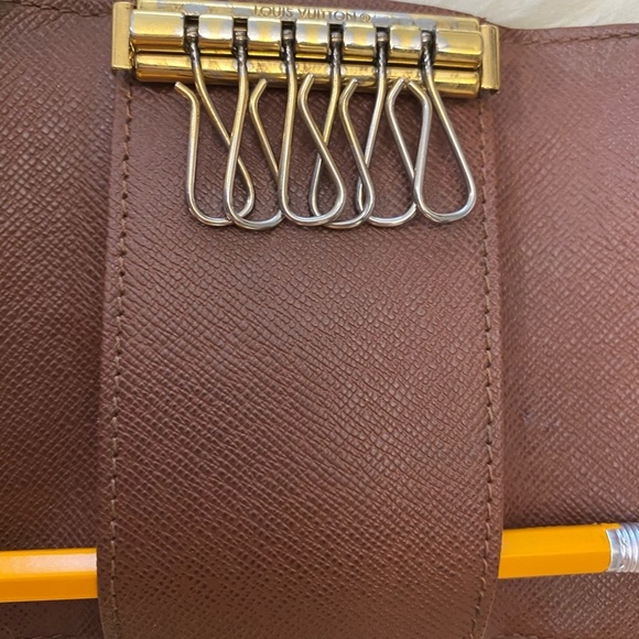 Lv monogram 6 key holder - Picture 13 of 13